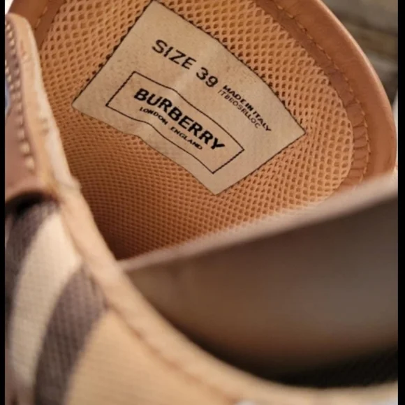 Burberry Sneakers - Picture 3 of 9